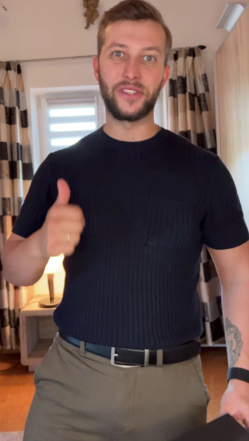 Montero™ la ceinture de l’homme précis, élégant et sûr de lui.